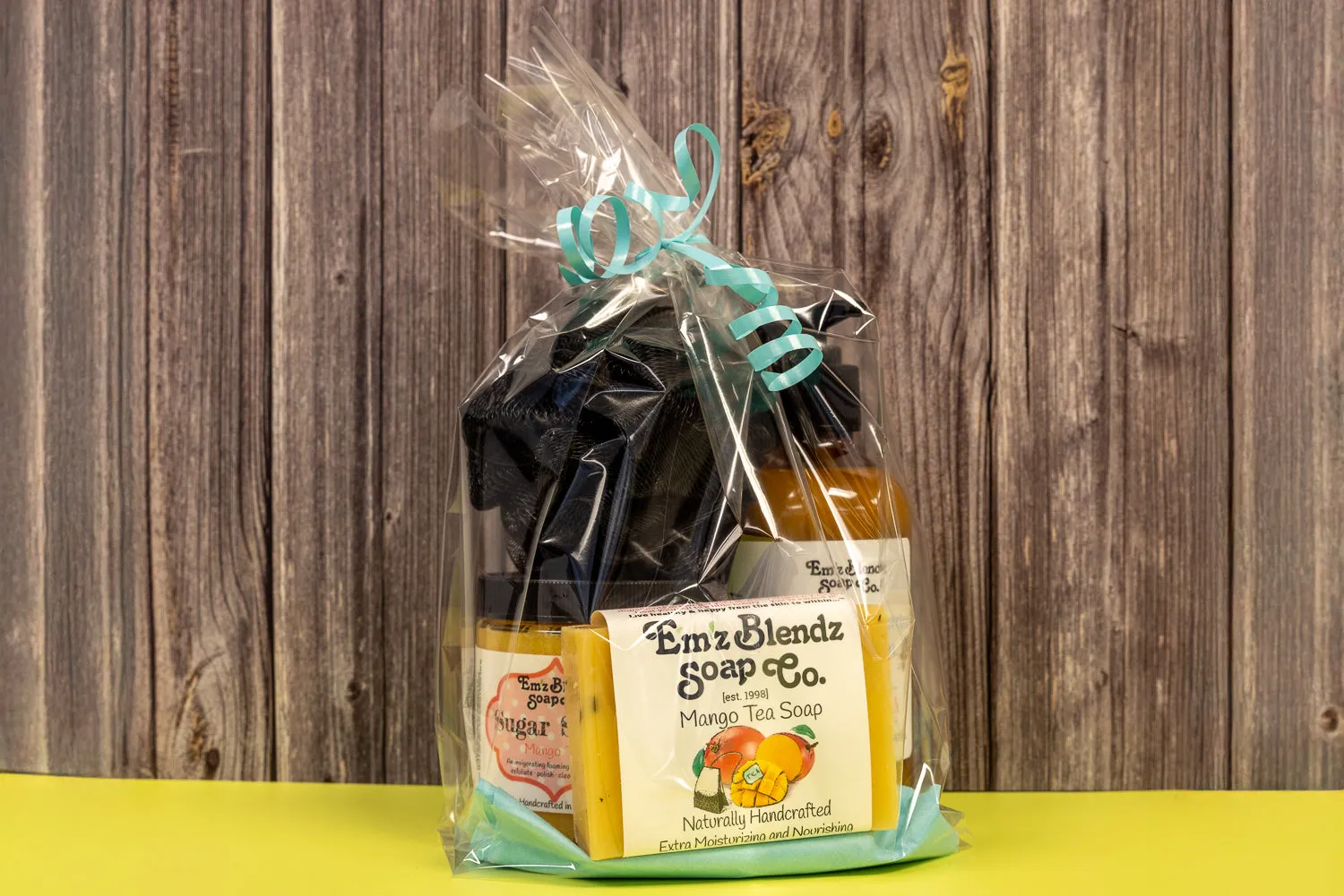 Pure Pampering Set with Bath/Shower Mesh Poof - Mango Tea